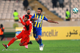 دیدار تیم‌های فوتبال پرسپولیس و گسترش فولاد
