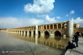 جاری شدن آب در زاینده رود‎
