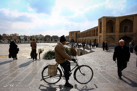 جاری شدن آب در زاینده رود‎
