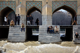 جاری شدن آب در زاینده رود‎

