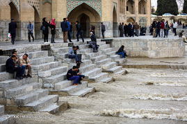 جاری شدن آب در زاینده رود‎
