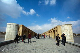 جاری شدن آب در زاینده رود‎
