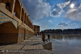 جاری شدن آب در زاینده رود‎
