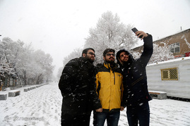 بارش برف در همدان
