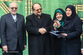 طرح جایگزینی 40 هزار دستگاه تاکسی فرسوده با حضور وزیر صنعت، معدن و تجارت
