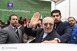 طرح جایگزینی 40 هزار دستگاه تاکسی فرسوده با حضور وزیر صنعت، معدن و تجارت
