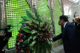 ادای احترام وزیر دفاع ارمنستان به حرم بنیانگذار انقلاب اسلامی
