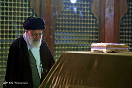 حضور رهبر معظم انقلاب در مرقد مطهر امام راحل و گلزار شهدای بهشت زهرا
