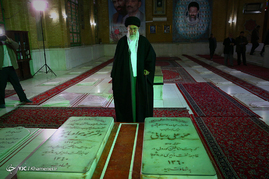حضور رهبر معظم انقلاب در مرقد مطهر امام راحل و گلزار شهدای بهشت زهرا
