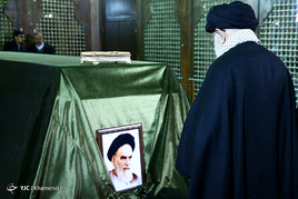 حضور رهبر معظم انقلاب در مرقد مطهر امام راحل و گلزار شهدای بهشت زهرا
