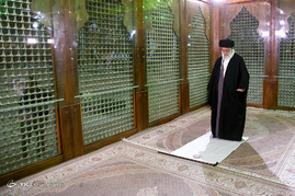 حضور رهبر معظم انقلاب در مرقد مطهر امام راحل و گلزار شهدای بهشت زهرا
