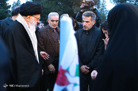 حضور رهبر معظم انقلاب در مرقد مطهر امام راحل و گلزار شهدای بهشت زهرا
