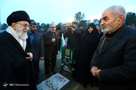 حضور رهبر معظم انقلاب در مرقد مطهر امام راحل و گلزار شهدای بهشت زهرا
