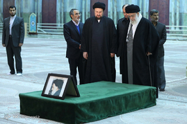 حضور رهبر معظم انقلاب در مرقد مطهر امام راحل و گلزار شهدای بهشت زهرا
