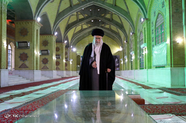 حضور رهبر معظم انقلاب در مرقد مطهر امام راحل و گلزار شهدای بهشت زهرا
