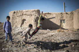 کودکان در این مناطق از امکانات رفاهی و تفریحی کمی برخوردارند.