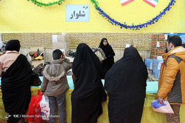 توزیع هدایای مقام معظم رهبری بین دانش آموزان - مشهد
