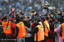دیدار تیم‌های فوتبال استقلال و پرسپولیس
