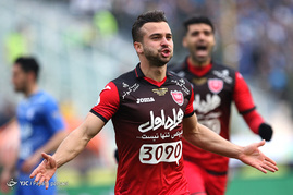دیدار تیم‌های فوتبال استقلال و پرسپولیس
