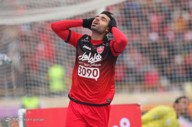دیدار تیم‌های فوتبال استقلال و پرسپولیس
