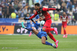 دیدار تیم‌های فوتبال استقلال و پرسپولیس
