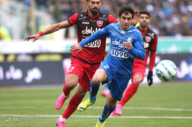 دیدار تیم‌های فوتبال استقلال و پرسپولیس
