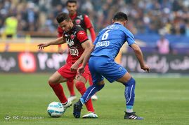 دیدار تیم‌های فوتبال استقلال و پرسپولیس
