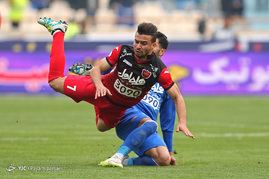 دیدار تیم‌های فوتبال استقلال و پرسپولیس
