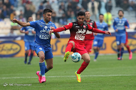 دیدار تیم‌های فوتبال استقلال و پرسپولیس
