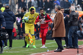 دیدار تیم‌های فوتبال استقلال و پرسپولیس
