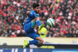 دیدار تیم‌های فوتبال استقلال و پرسپولیس