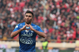 دیدار تیم‌های فوتبال استقلال و پرسپولیس