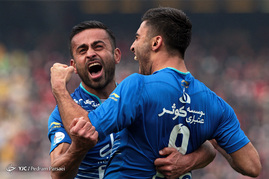 دیدار تیم‌های فوتبال استقلال و پرسپولیس