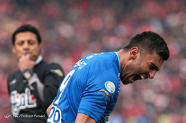 دیدار تیم‌های فوتبال استقلال و پرسپولیس
