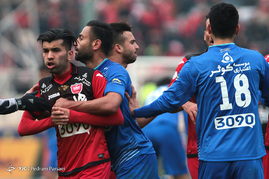 دیدار تیم‌های فوتبال استقلال و پرسپولیس
