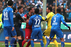 دیدار تیم‌های فوتبال استقلال و پرسپولیس