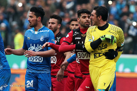 دیدار تیم‌های فوتبال استقلال و پرسپولیس