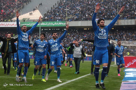 دیدار تیم‌های فوتبال استقلال و پرسپولیس