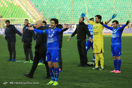 دیدار تیم های فوتبال ذوب آهن اصفهان و استقلال تهران‎