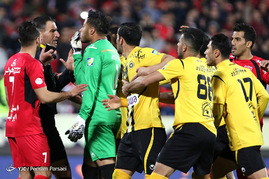 دیدار تیم های فوتبال پرسپولیس و سپاهان