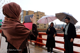 جاری شدن سیلاب در رودخانه خشک شیراز