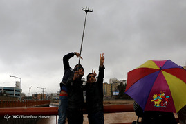 جاری شدن سیلاب در رودخانه خشک شیراز