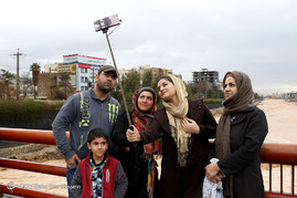 جاری شدن سیلاب در رودخانه خشک شیراز
