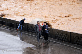 جاری شدن سیلاب در رودخانه خشک شیراز