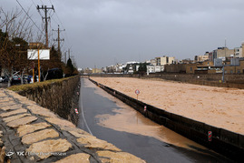 جاری شدن سیلاب در رودخانه خشک شیراز