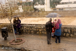 جاری شدن سیلاب در رودخانه خشک شیراز