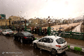 جاری شدن سیلاب در رودخانه خشک شیراز
