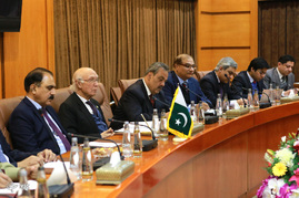 دیدار وزیر دفاع با مشاور نخست وزیر پاکستان در امور خارجه