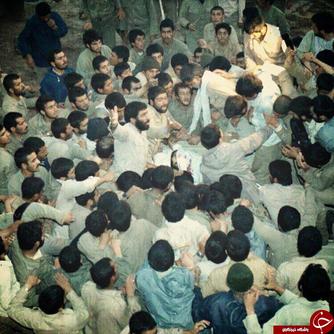 وداع آخر رزمندگان لشکر۱۴ امام حسین با پیکر علمدار جبهه ها حاج حسین خرازی