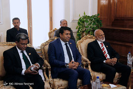 دیدار ظریف با رییس مجلس سریلانکا